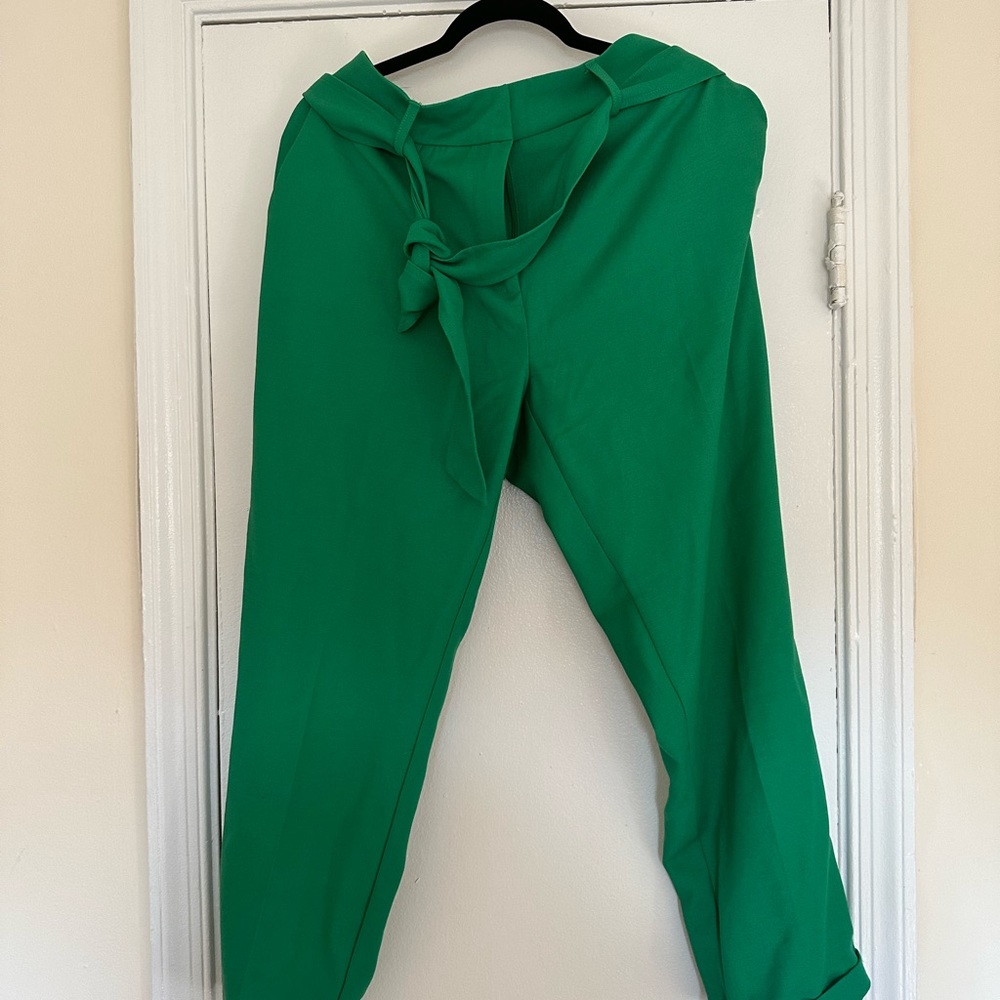 Green capris